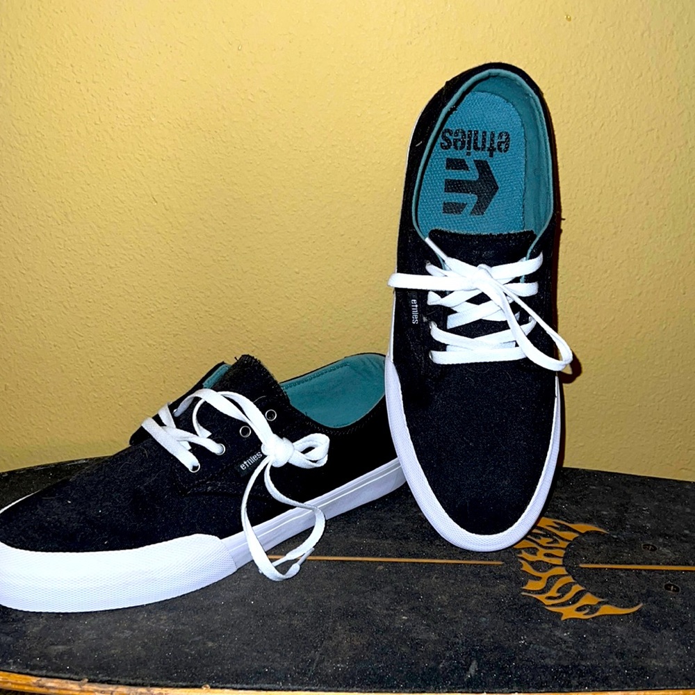 Etnies - size 10 - black with blue inner liner